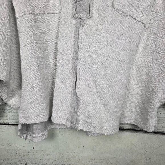 Bucket List M Gray Raw Hem Button Front Top - Picture 4 of 8